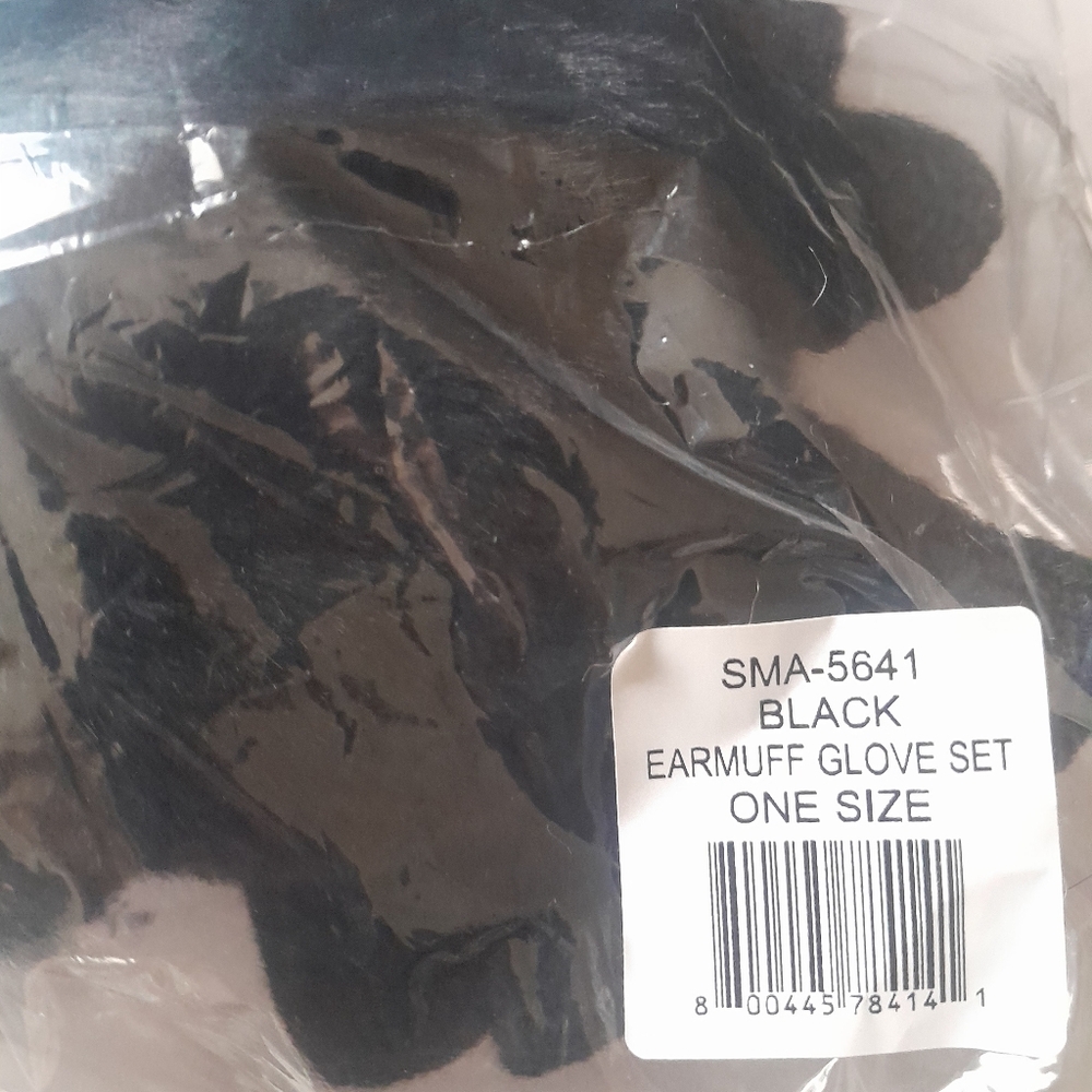 New Steve Madden Plush Black Earmuff & Glove Set NWT - Picture 6 of 8